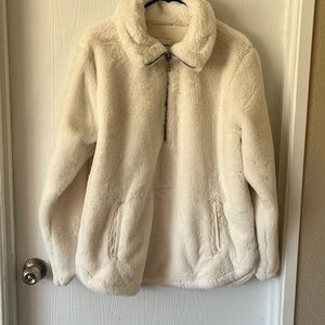 White Fluffy Abercrombie
Ouarter Zip size large